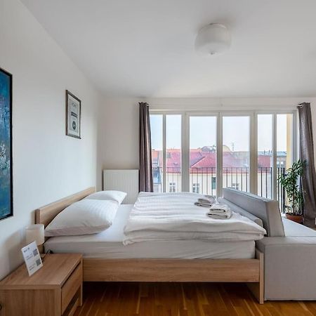 Sunny Safron Apartment Πράγα Εξωτερικό φωτογραφία