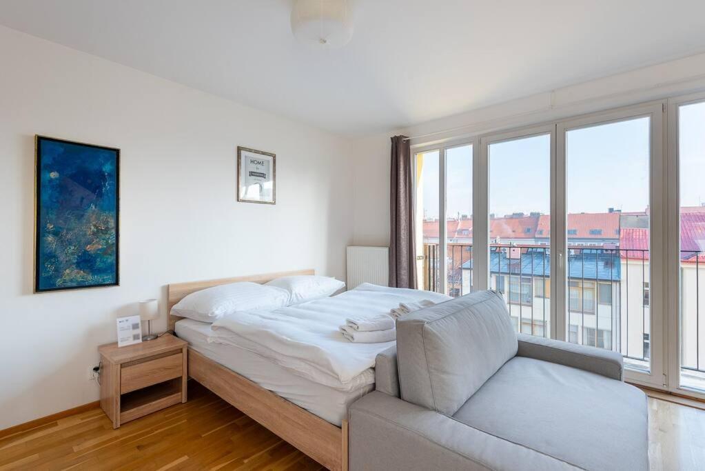 Sunny Safron Apartment Πράγα Εξωτερικό φωτογραφία