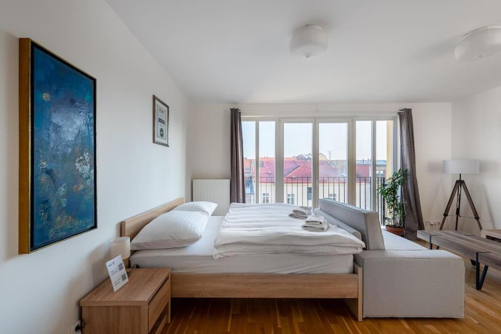 Sunny Safron Apartment Πράγα Εξωτερικό φωτογραφία