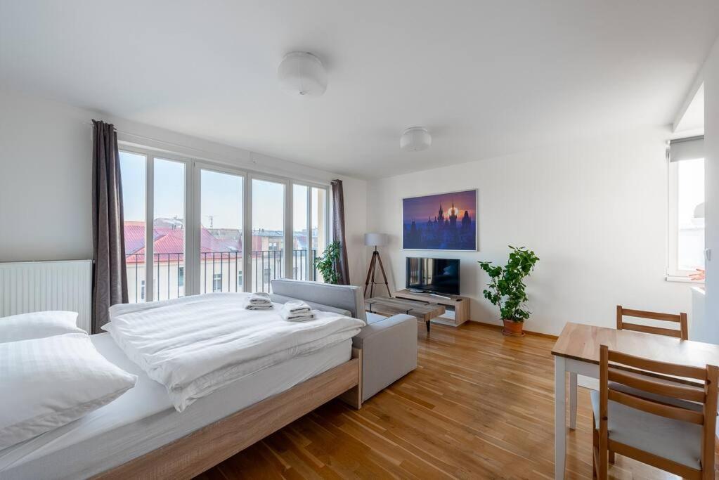 Sunny Safron Apartment Πράγα Εξωτερικό φωτογραφία