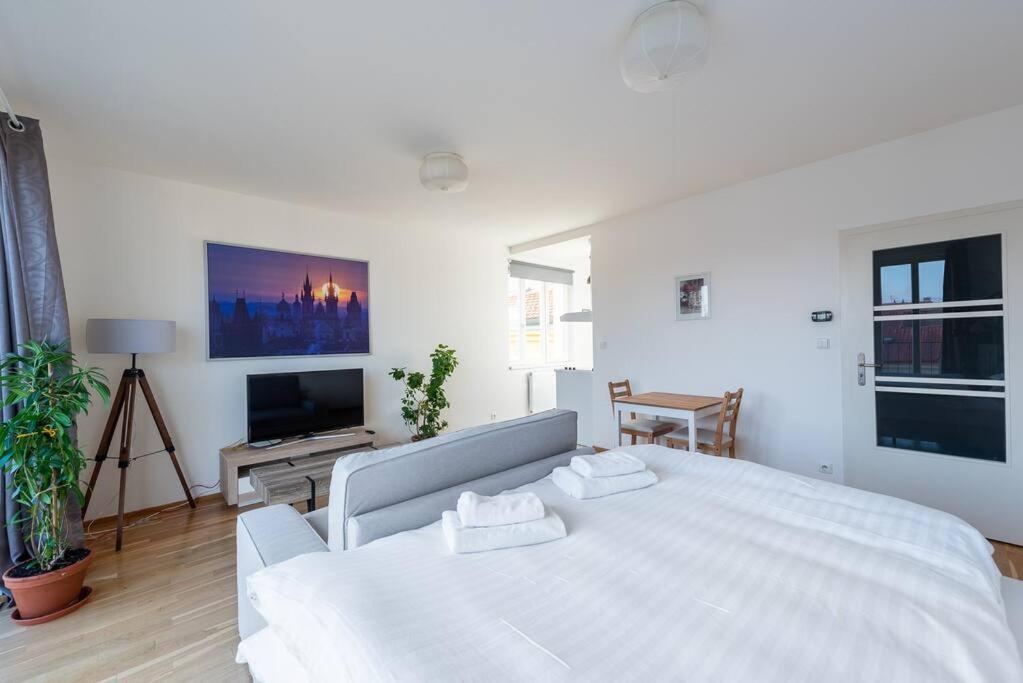 Sunny Safron Apartment Πράγα Εξωτερικό φωτογραφία