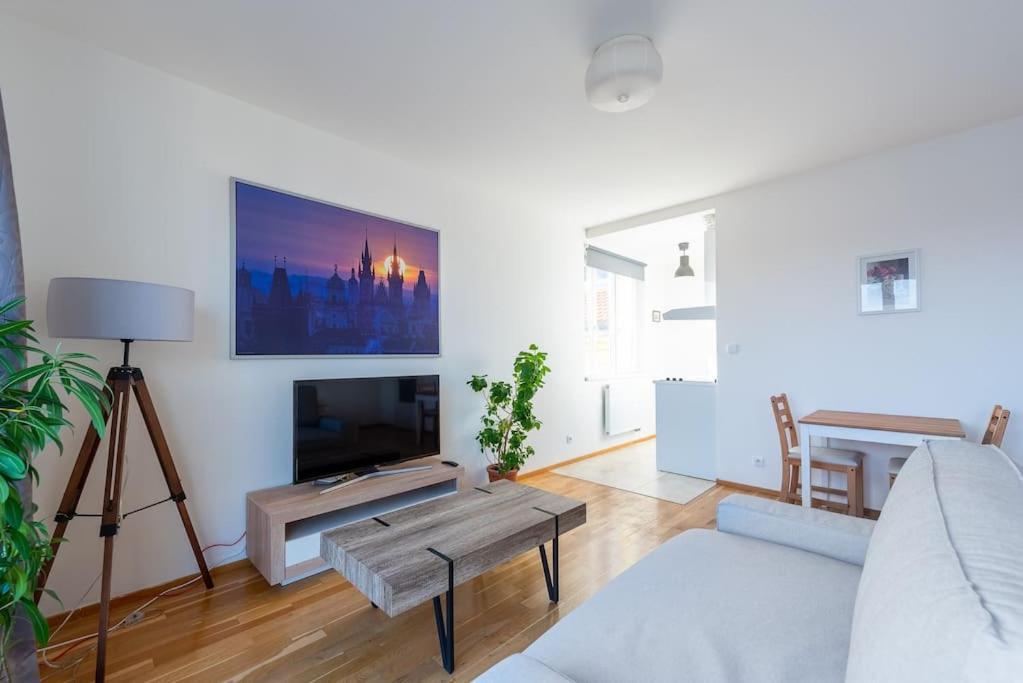 Sunny Safron Apartment Πράγα Εξωτερικό φωτογραφία